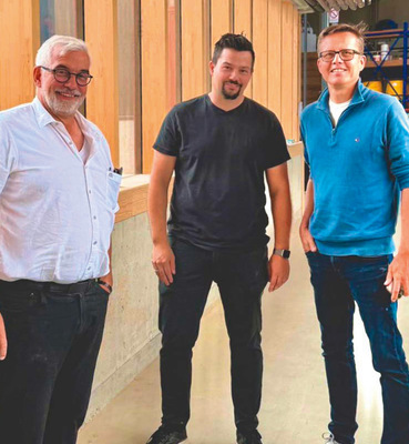 Spannende Diskussion mit Fensterexperten: CR Daniel Mund im Gespräch mit Dirk (l.) und Roman Wiegand.