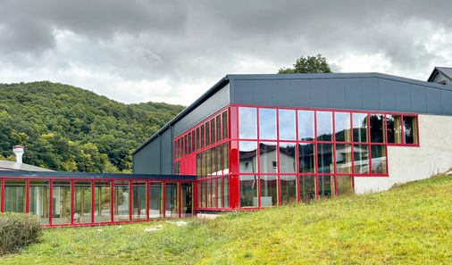 Neue Lackierhalle: Fortschrittliche Anlage sorgt für höchste Effizienz und Qualität.