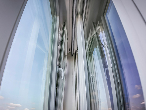 Das Projektteam entschied sich bei der Automatisierung der äußeren Fensterflügel für Lösungen von Geze