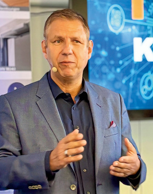 Den Weitblick-Part übernahm Dr. Jens-Uwe ­Meyer, MBA, mit seiner Keynote zum Thema „Künstliche ­Intelligenz im Fenster- und Türenbau”.