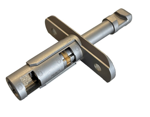 Pfiffig: Der neu ent­wickelter Verriegelungs­bolzen für Hebe-­Schiebetüren.