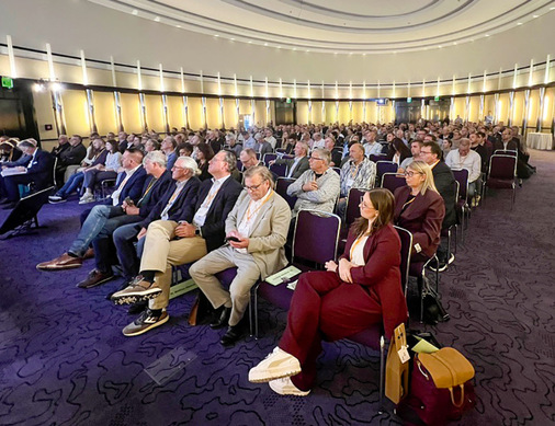 Etwas mehr als 300 Teilnehmer folgten dem Programm, das als externe Referenten die Werder Bremen Legende Marco Bode und Klaus Tessmann geboten hat.