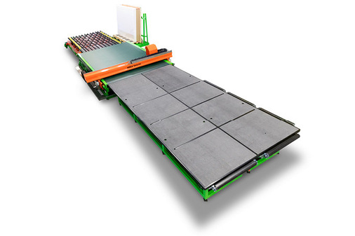 Auf dem neuen Schneidtisch Galactic TG lassen sich sowohl die neuen Ultradünngläser als auch Float verarbeiten.