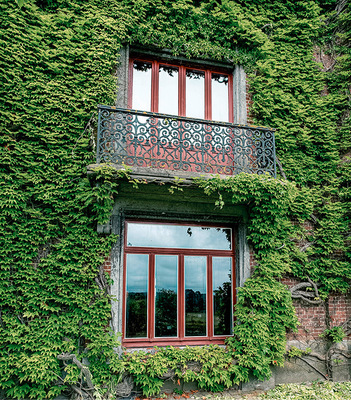 Hier die mit Fineo Vakuumglas ertüchtigen Eichenfenster des denkmalgeschützten Bauwerks.