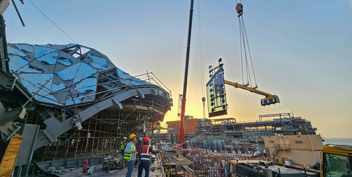Maßgeschneiderte Heavydrive Lösung für die Glasmontage am NEOM Golfclub auf Sindalah