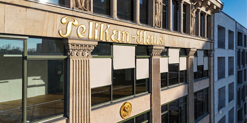 Ab 1933 prägte die Firma und Marke Pelikan (Tinten- und Schreibzeug) das Gebäude und gab ihm seinen Namen.