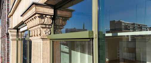 Die Projektausführung aus dem Hause Köhler reichte vom Aufmaß, Sonderkonstruktion der Anlagen und deren ­Befestigung über die Eigenfertigung der ZIPs und Senkrechtmarkisen bis hin zur fachgerechten Montage.