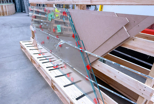 Vollständig bearbeitet in einem Durchlauf: saubere Kanten, exakte Ausschnitte und eine gleichmäßig hohe Oberflächenqualität.