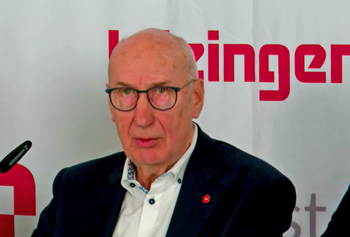 Helmut Hilzinger bei der Pressekonferenz