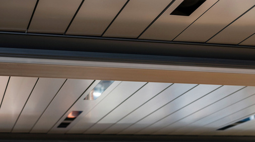 Geschlossene Lamellen in Kombination mit integrierten Heizstrahlern sorgen auch bei kühleren Temperaturen für geschützten Komfort im Außenbereich und verlängern die Nutzungsdauer der Terrasse deutlich.