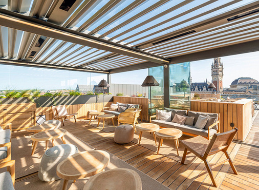 Offen oder geschlossen, die Lamellen können je nach Gusto der Gäste geräuschlos um bis zu maximal 135 Grad gedreht werden..