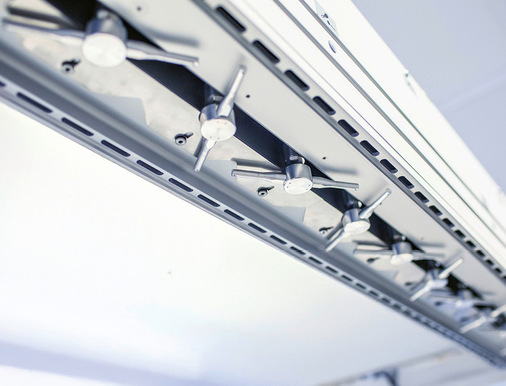 Während ihrer Rotationsbewegung greifen die ­Arme der Tornadodüsen wie Zahnräder ineinander und ­reinigen die Oberfläche lückenlos.