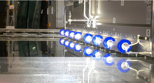 Die Reinigungswirkung des Tornado-Channel ist im hinteren Bereich des Bildes ­deutlich sichtbar – das Trennpuder wird nahezu vollständig entfernt.