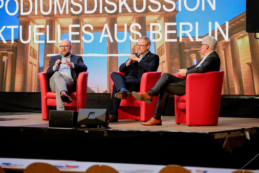 Aktuelles aus Berlin präsentierten, von links: Thomas Drinkuth, Frank Lange und Anton Gugelfuß.