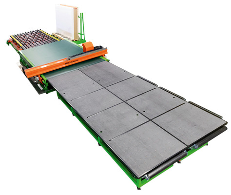 Dünnglas erfordert wegen höherer Anforderungen an Handling und Schnittqualität automatisierte und ­angepasste Prozesse. Hierzu bietet Hegla die passende Schneidanlage an.