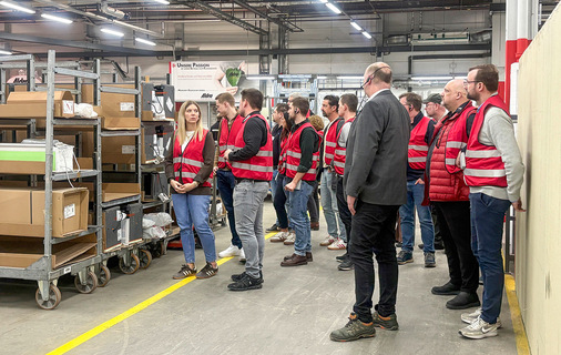 Beim Rundgang durch die Aldra-Produktion am Standort Meldorf