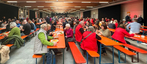 Volle Hütte in den Produktionshallen: Betriebstouren, gutes Essen und Musik sorgten den ganzen Sonntag über für den Wohlfühlcharakter der zahlreichen Gäste beim Tag der offenen Türe.