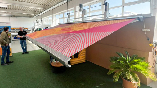 Mit der auf 65 Stück limitierten Markise Horizon mit einer Beschichtung im Edelstahllook und Sonderdesign entstand etwas Besonderes.