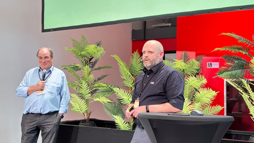 Rolf Egerter (Weinig-Abteilungsleiter WSS Fenstersysteme) und Weinig-Innovationsmanager Patrick Brenner