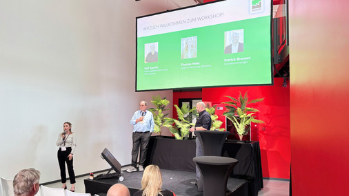 Weinig Leiterin Performance Marketing Teresa Heiss, Rolf Egerter (Weinig-Abteilungsleiter WSS Fenstersysteme) und Weinig-Innovationsmanager Patrick Brenner