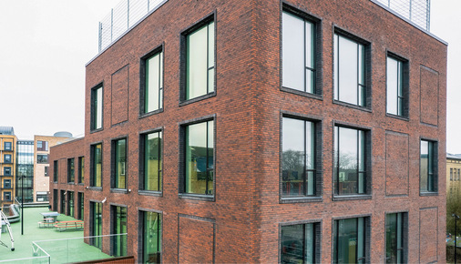 In dieser Schule in Schweden sind schaltbare elektrochrome Gläser verbaut.