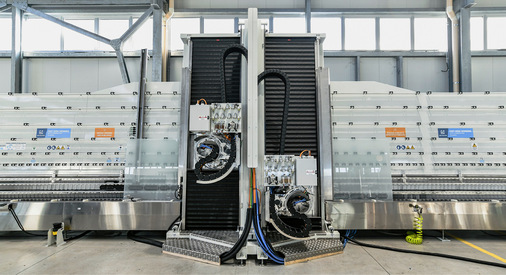 Neueste Entwicklung: Die FG – Fast Grinding and Seaming Machine ist für die Bearbeitung von monolithischen und laminierten Glasscheiben und einen hohen Durchsatz konzipiert.