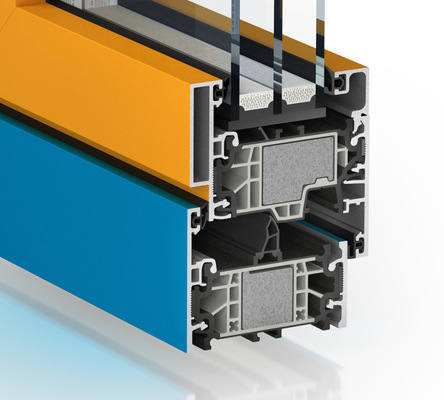 Das Hybridsystem Kömmerling WarmCore 76 vereint die Vorteile von Kunststoff und Aluminium in einem intelligenten Aufbau.