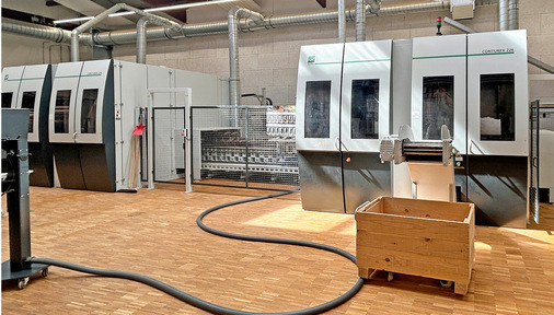 Die Conturex 226 ist die maximale Ausbaustufe im Segment der Einzelplatz­maschinen: Vier ­Tische und vier Hauptspindeln teilen sich die Bearbeitungsschritte.