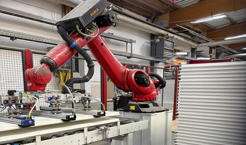 Dank des neuen FA-X/FA-M-Flächengreifsystems steigerte Türenhersteller Prüm seine Fertigungsleistung um etwa 20 Prozent.