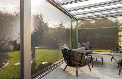 Der Outdoor Living Bereich ist ein neues Spielfeld für den textilen Sonnen-, Wetter- und Sichtschutz.