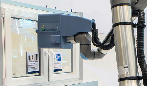 Die kompakte Laser-Einheit von Hegla boraident lässt sich auch mittels Roboter leicht automatisieren