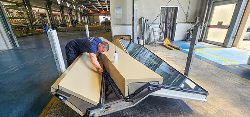 Die Isoliergläser wurden bei AGC Interpane in Plattling mit dem Warme-Kante-­Abstandhalter Super Spacer T-Spacer SG gefertigt.