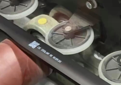 Auf dem Spacer aufgedruckter QR-Code