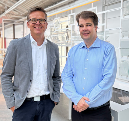 Mads Kann-Rasmussen (r.), Chair of the Board der VKR Holding und Enkel des Velux-Gründers Villum Kann-Rasmussen begleitet mich beim Museumsbesuch.