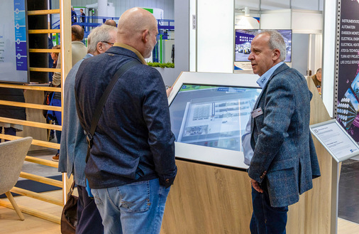 Bei ihrem Messeauftritt zeigen die A+W Spezialisten, wie sich mit Software auch komplexe Abläufe im Glasbetrieb vereinfachen lassen.