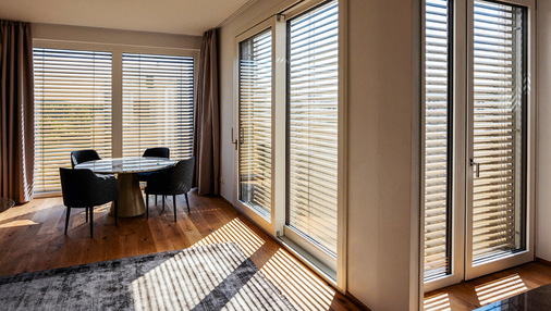 Die Vernetzung von Onyx mit dem Smart Home sorgt im Wohnraum für Komfort und Energieeffizienz mit Cybersicherheitsstandards.