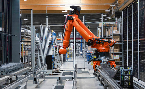 Ein hoher Automatisierungsgrad eröffnet neue Perspektiven in Richtung mannloser Fertigung und ist ein wichtiger Beitrag gegen den Arbeitskräftemangel. Auch hierfür zeigt Lisec spannende Neuheiten.