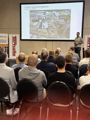 Den Thementag vom Bundesverband ProHolzfenster und der Terhalle Unternehmensgruppe begrüßte Justus Terhalle.