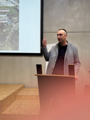Stephan Gerwens, Geschäftsführer der Terhalle Tischlerei GmbH, plädiert dafür, die Förderlogik auf das gesamte Gebäude zu beziehen.