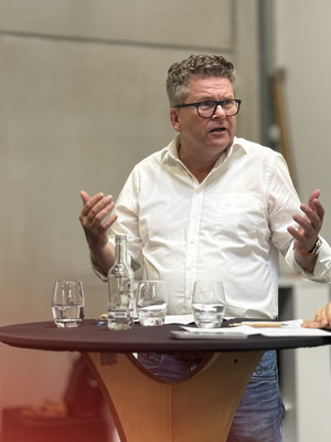 Gregor Bröcking, Fensterbauer aus dem Münsterland, sieht in Ausschreibungen häufig übernommene oder standardisierte Vorgaben.
