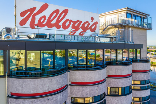 Auf der Bremer Überseeinsel ist aus einem Industriedenkmal, dessen markante Silos über Jahrzehnte das Stadtbild prägten, ein stylisches Hotel mit Symbolkraft geworden. Eine besondere Herausforderung war die Integration der technischen Infrastruktur.