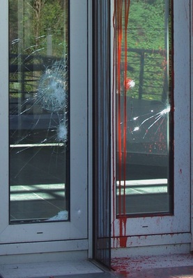 (7) Bei Isolierverglasungen aus beidseitigem VSG wird nur die äußere Scheibe beschädigt