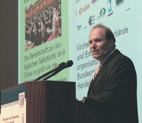 ift-Institutsleiter Ulrich Sieberath: „Wir brauchen die Fassade als Energiemanager in der Wand“