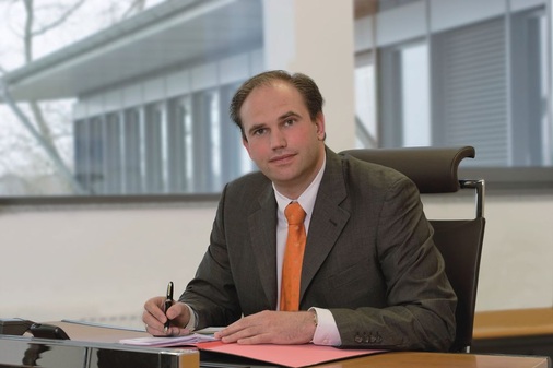 Timm Scheible , Vertriebsleiter von Winkhaus: „Die häufigste Einbruchsmethode ist das Aufhebeln des Flügels. Dagegen helfen spezielle Beschlagsysteme mit Verriegelungsteilen aus gehärtetem Metall, wie wir sie im Programm haben.“