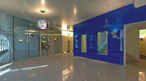 Mit den neuen Brandschutzsystemen von Vetrotech Saint-Gobain lässt sich heute Transparenz in Innenräume ­bringen, wo dies aufgrund der Brandschutzbestimmungen bisher kaum möglich war.