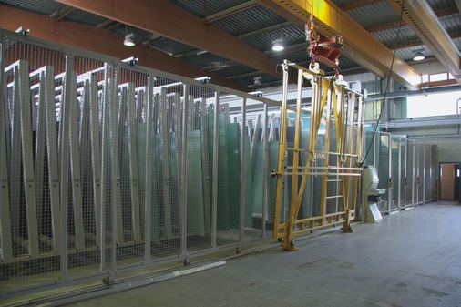Ausgangspunkt der neuen Produktion ist ein großes Glaslager, dessen Inhalt jederzeit über ein Glaslagerverwaltungsprogramm abrufbar ist.