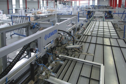 Großes InvestmentDie im Jahr 2005 installierte vollauto­matische Fensterfertigung bei ­Ideal-Fensterbau war zu diesem Zeitpunkt einmalig in Deutschland.