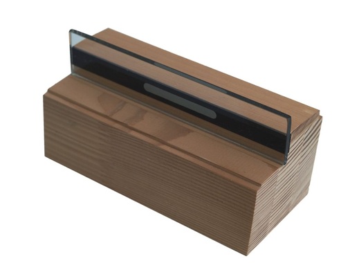 Kombiniertes Einkleben der FensterscheibeDie Kombination von Klebebändern und ­Silikon für das Einkleben der Fenster­scheibe in den Rahmen koppelt nicht nur die Vorteile beider Systeme, ­sondern eliminiert auch die Nachteile. So ­erreicht das Haftklebeband (schwarz) von ­Anfang an ­seine volle Klebekraft und garantiert eine hohe Verarbeitungs­sicherheit. Der Flüssigklebstoff (grau), der in den Aussparungen des Klebebands ­aufgetragen wird, bringt die hohen Festigkeiten, wie sie im Fensterbau verlangt werden.