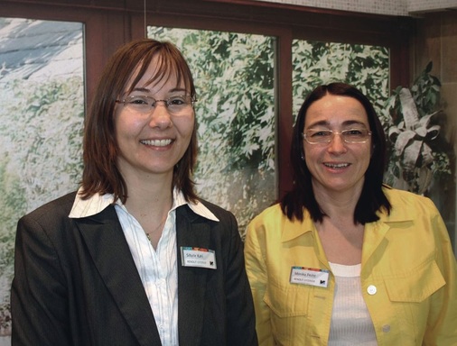 Sibylle Kahl, Verkaufsleiterin, und Monika Fecht, Leitung Designmanagement, Renolit AG:„Ein schönes, klares Layout mit einer logischen neuen Rubrizierung. Eine gute Idee mittels Webcode die Heftinhalte zu erweitern und so die Verknüpfung mit dem Internet herzustellen.“