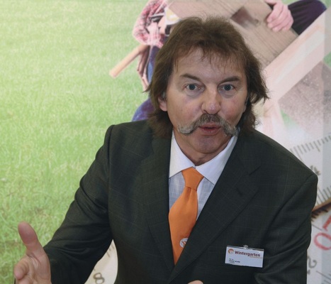 Franz Wurm, Sachverständiger:„Herzlichen Glückwunsch an die beiden „Macher“. Die neue GLASWELT ist: informativ, fachkompetent, übersichtlich, lese- und Leserfreundlich, technisch anspruchsvoll, modern und ganz einfach gelungen.“